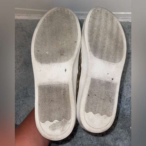 Juicy Couture RUBY sz 7 gold slip on sneakers - Picture 7 of 8